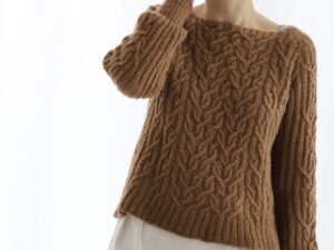 Caroline, a beautiful raglan sweater in Dry Desert Camel sheep by Eri